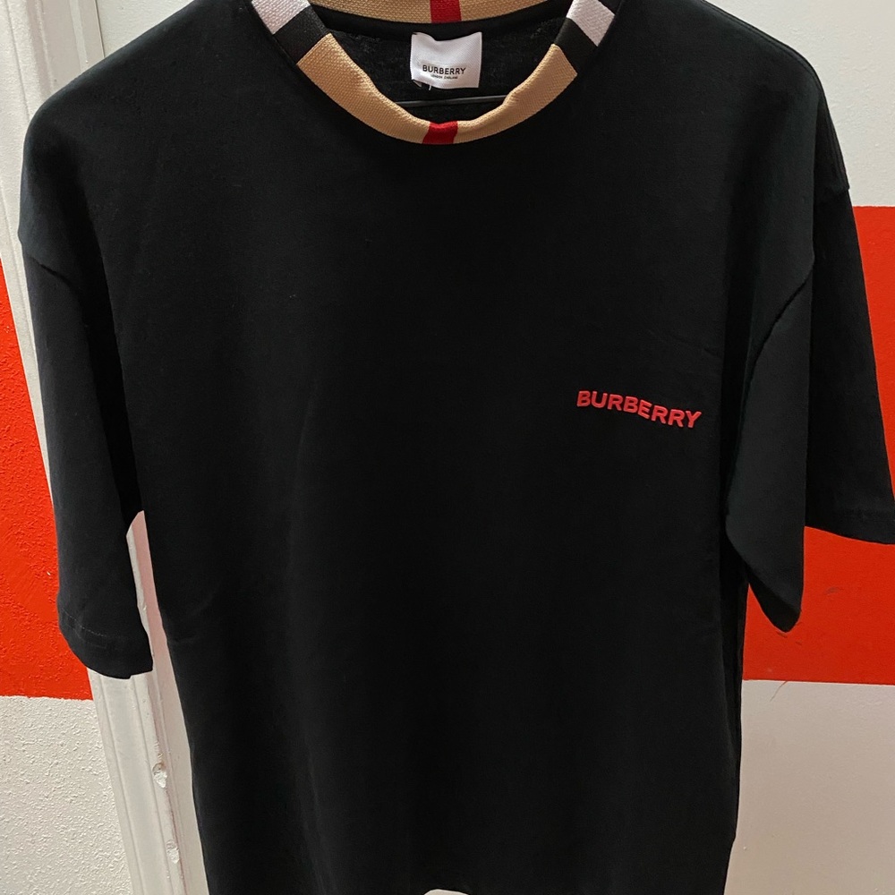 Burberry Detail Collar Short Sleeve T-shirt Black T-shirts model: 8007695-A1189
